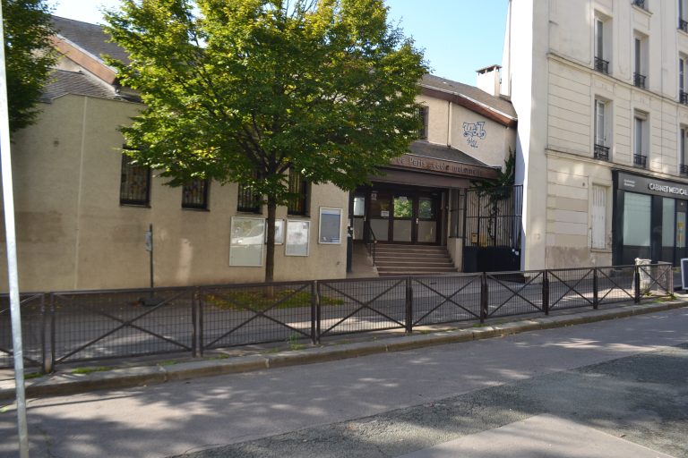 Rue surmelin, passage devant l'école